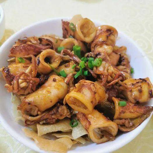 附近的美食（附近的美食自助餐）